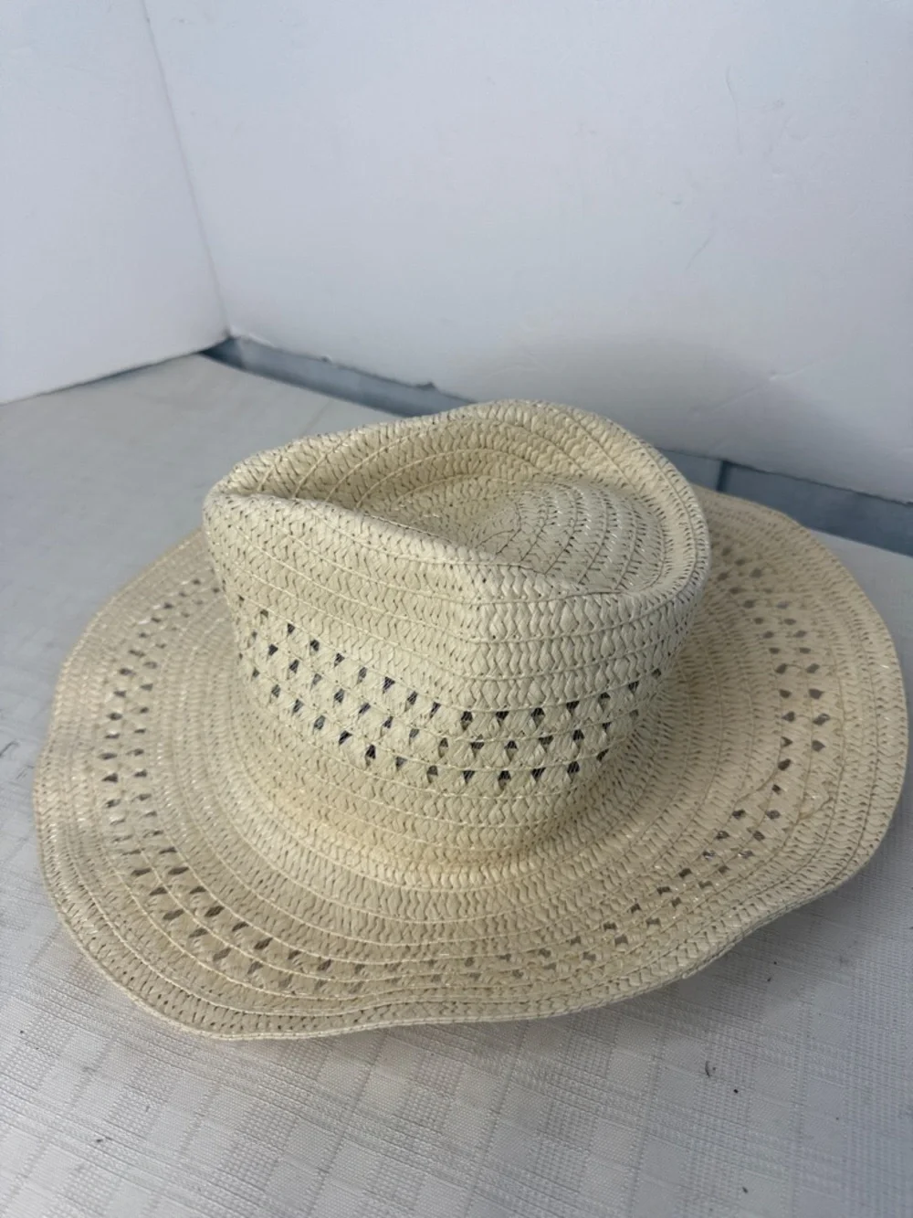 NWT BCBG Breathable Straw Sun Hat in Natural Cream